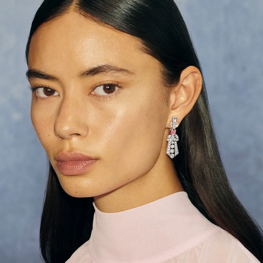 Model wearing a Shimmer earring from De Beers London Vibrations