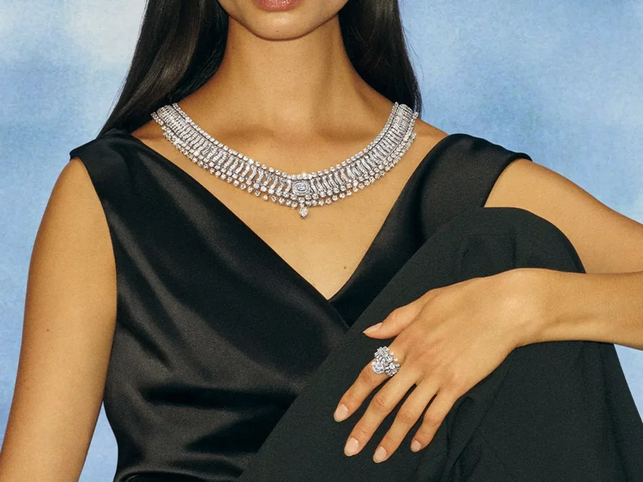 Model wearing a diamond necklace and ring from the Echo suite of De Beers London Vibrations